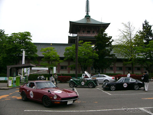 世界の名車が赤レンガ倉庫に　ヒストリックツアー開催中
