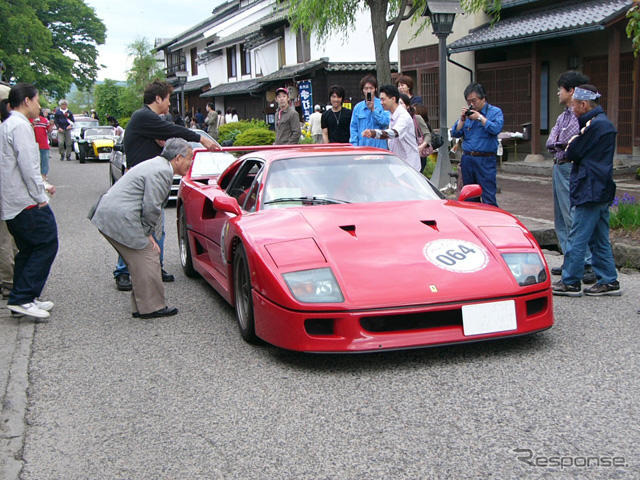 世界の名車が赤レンガ倉庫に　ヒストリックツアー開催中