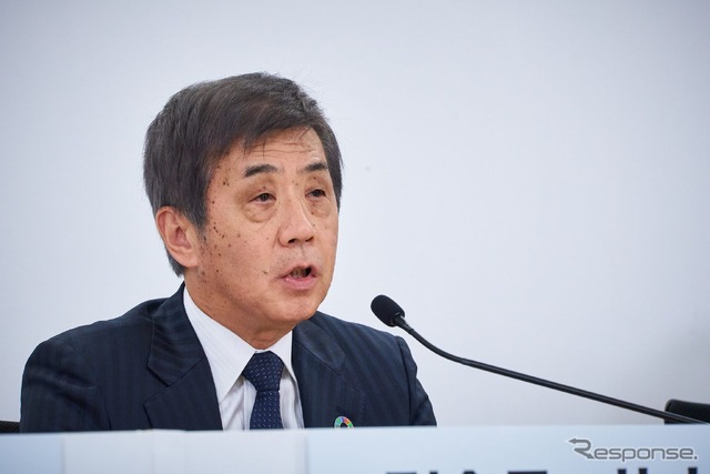 いすゞ自動車の片山正則会長（11月22日、自工会記者会見）