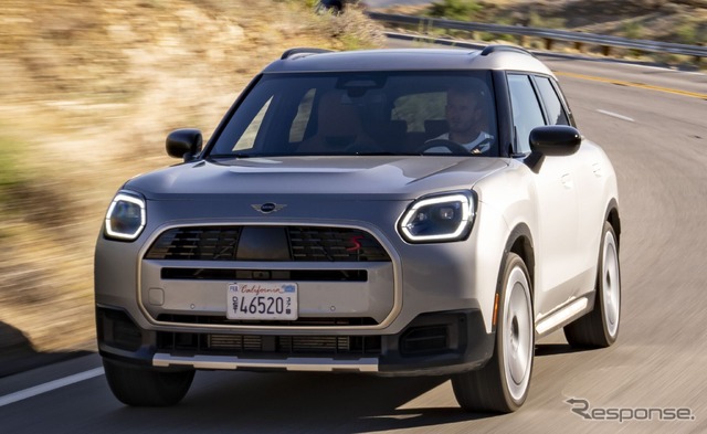 MINI カントリーマン 新型の「カントリーマンS ALL4」(米国仕様)
