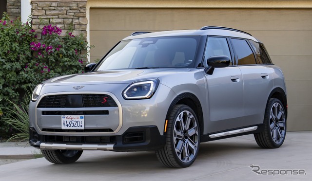 MINI カントリーマン 新型の「カントリーマンS ALL4」(米国仕様)