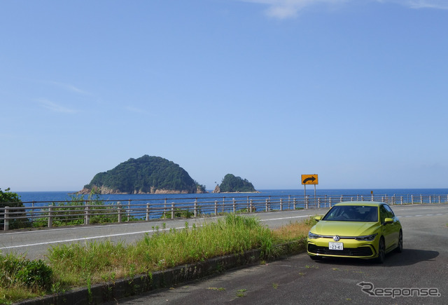 帰路、山口の萩市郊外にて。山陰ブルーをバッチリ堪能できる天気だった。