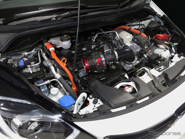 ホンダ フィットハイブリッド GR3用CARBON POWER 装着画像