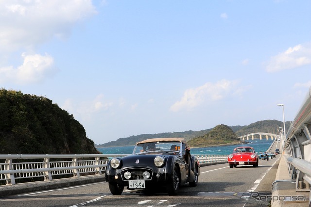 4日目の角島大橋(山口県長門市)をいく参加者たち。