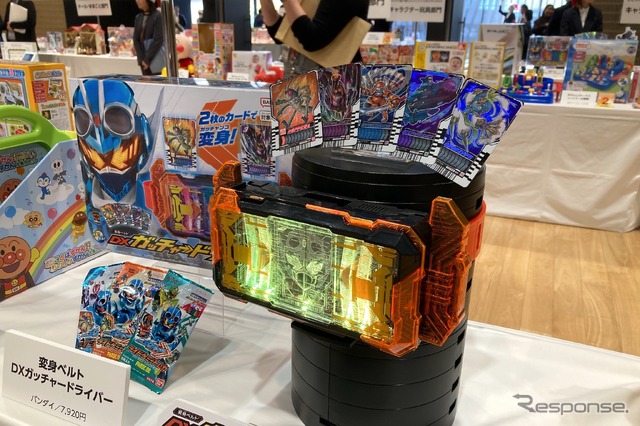 変身ベルト DX ガッチャードライバー(バンダイ)