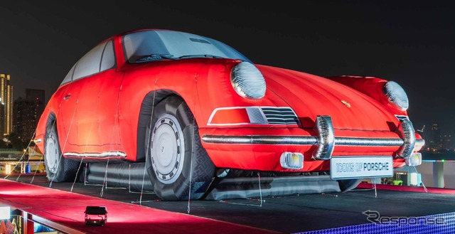 「最も大きなインフレータブル(空気を入れて膨らむ)自動車」としてギネス世界新記録に認定された全長20mのポルシェ911