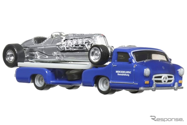 「1955 メルセデス・ベンツ・ブラウエス・ヴンダー」はメルセデスの伝説的レーシングカーを運び、青い奇跡(ブルーワンダー)を意味する名を持つ積載車