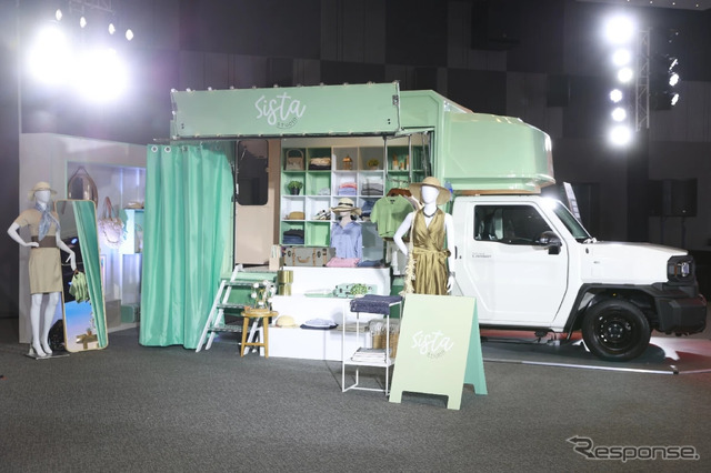 トヨタ・ハイラックス・チャンプ の移動販売車(アパレルショップ)