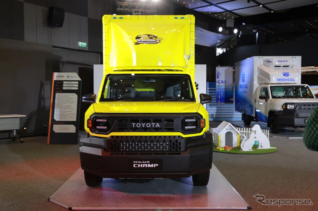 トヨタ・ハイラックス・チャンプ の移動販売車(ペットショップ)