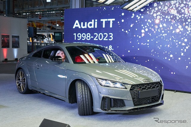 アウディのハンガリー・ジェール工場からラインオフした最後の TT クーペ