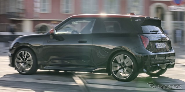 MINI クーパー SE 新型の「ジョン・クーパー・ワークス」仕様