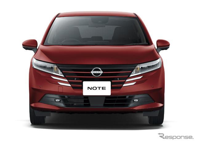 日産ノート(バーガンディー)