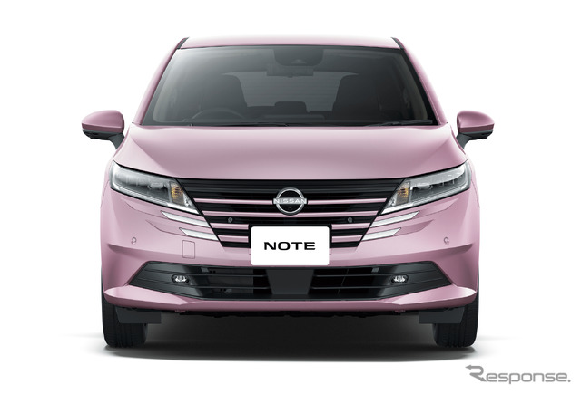 日産ノート(オペラモーブ)