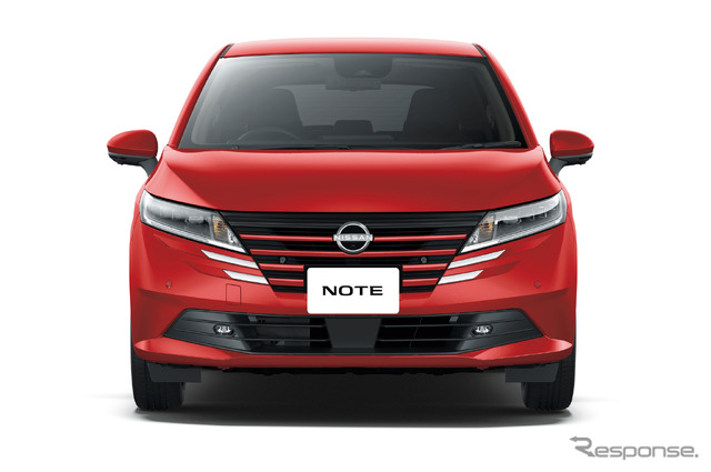 日産ノート(ガーネットレッド)
