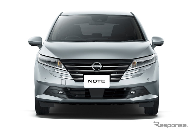 日産ノート(ブリリアントシルバー)
