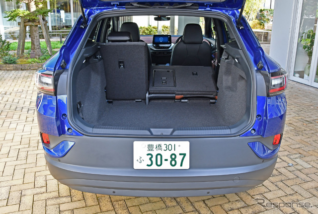 定員乗車時で543リットル。フルラゲッジで1575リットルの容量を確保しているラゲッジスペース