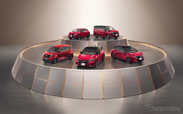 90周年記念車5台(リーフ、サクラ、ノート、ノートオーラ、セレナ)