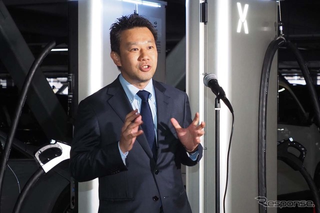超高速充電システムについて説明するパワーエックス EVCHARGEステーション事業部 部長 森居紘平氏