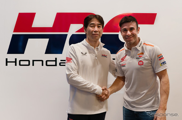 トニー・ボウ選手(右)とHRCレース運営室長 桒田哲宏(左)