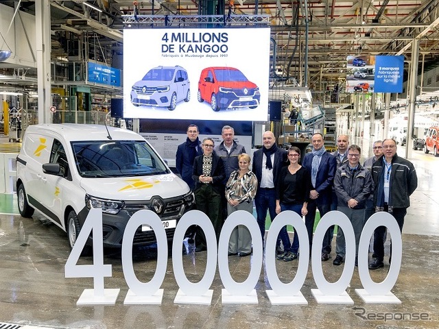 ルノー カングー、仏モブージュ生産の400万台目をフランス郵便事業者に贈呈
