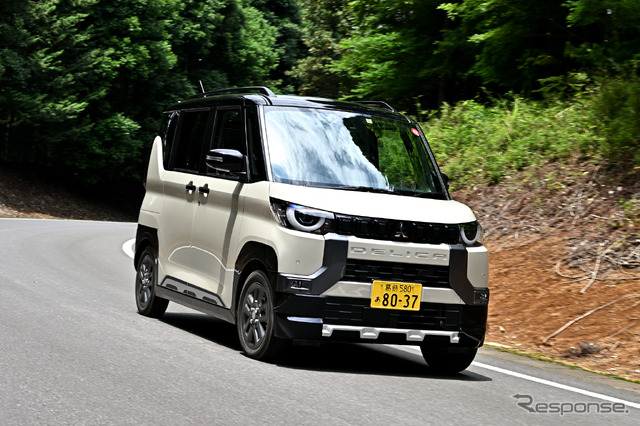 三菱デリカミニ（表紙の車）
