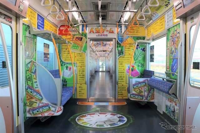 「人生ゲーム」コラボ車内装飾