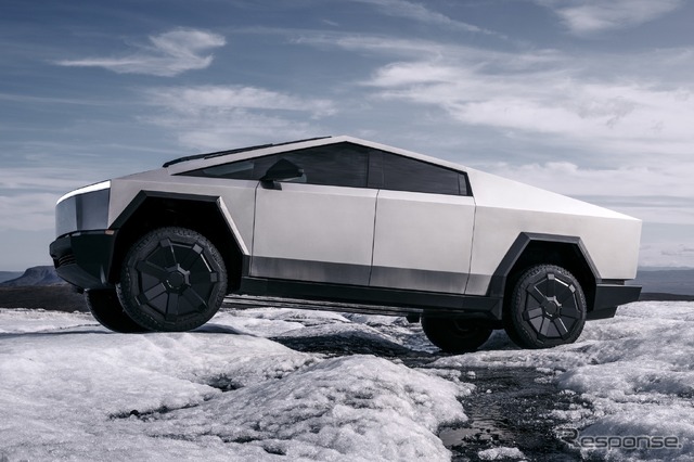 誌面に登場する車:テスラ・サイバートラック