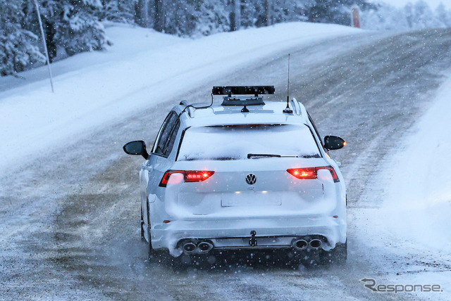 VW ゴルフR ヴァリアント 改良新型プロトタイプ(スクープ写真)