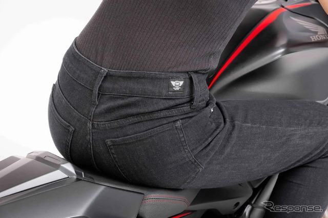 レディースバイク用品店Baicoが、女性ライダーの声に応えた新商品「ブラックスキニー」を開発