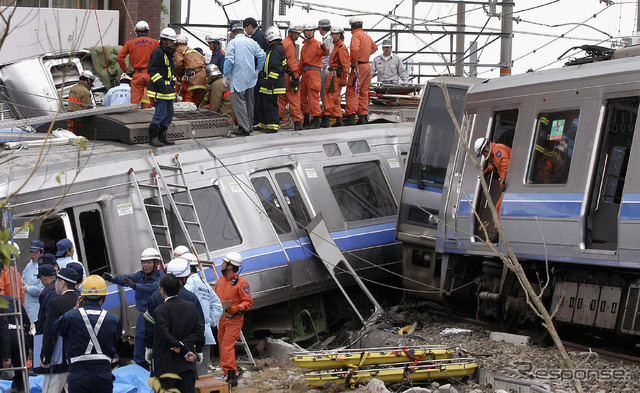 福知山線で快速電車が横転脱線(2005年)