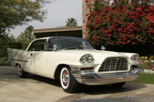 1958 Chrysler 300D。ボンネビルで1958に156.387マイル/h=251.7km/hの速度記録を達成した