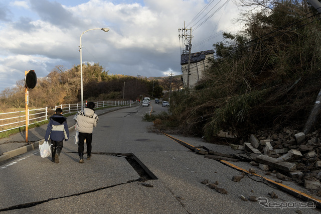 能登半島地震:被害の大きい国道249号(1月4日、輪島市大野町付近)