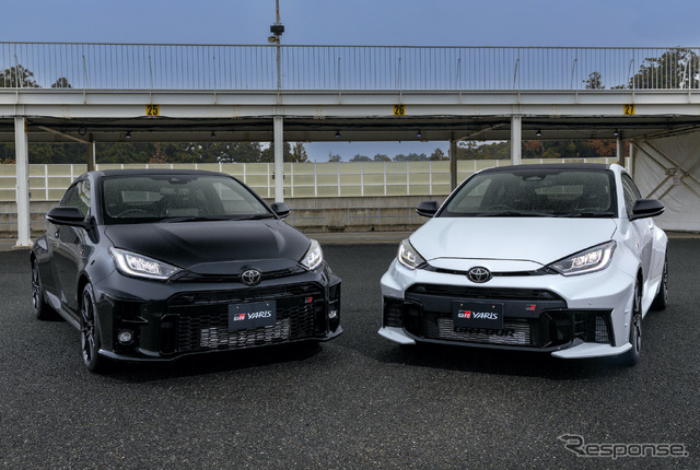 進化型GRヤリス(右)と従来モデル(左)