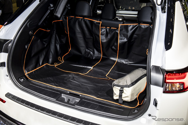 三菱 アウトランダーPHEV アクティブ・フィールド(東京オートサロン2024)