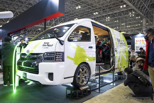 あのHKSがハイエースをPHEVにしちゃった!カーボンニュートラルもチューニングも本気のHKS…東京オートサロン2024