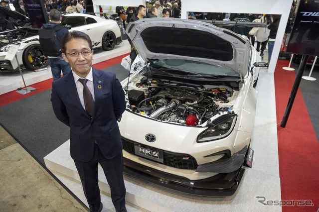 あのHKSがハイエースをPHEVにしちゃった!カーボンニュートラルもチューニングも本気のHKS…東京オートサロン2024