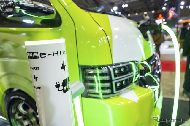 あのHKSがハイエースをPHEVにしちゃった!カーボンニュートラルもチューニングも本気のHKS…東京オートサロン2024