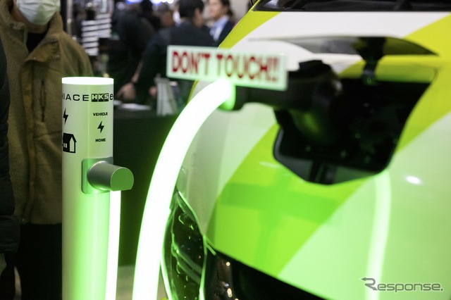 あのHKSがハイエースをPHEVにしちゃった!カーボンニュートラルもチューニングも本気のHKS…東京オートサロン2024