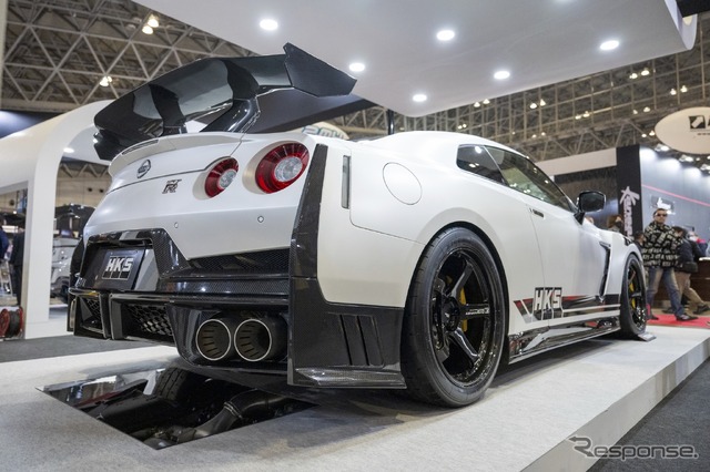 あのHKSがハイエースをPHEVにしちゃった!カーボンニュートラルもチューニングも本気のHKS…東京オートサロン2024