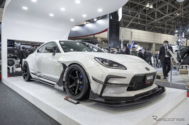 あのHKSがハイエースをPHEVにしちゃった!カーボンニュートラルもチューニングも本気のHKS…東京オートサロン2024