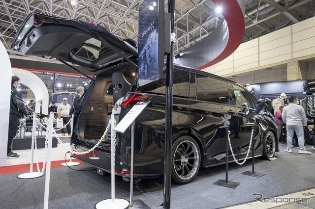 あのHKSがハイエースをPHEVにしちゃった!カーボンニュートラルもチューニングも本気のHKS…東京オートサロン2024