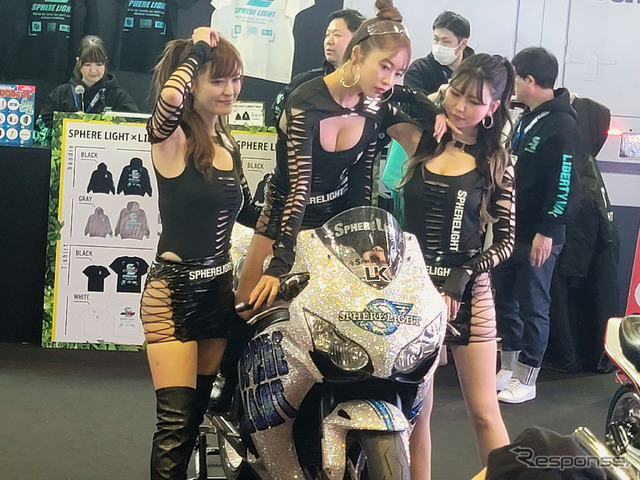 SPHERE LIGHT(左から 綺咲 あみ、宇都宮 茜、立花あい)