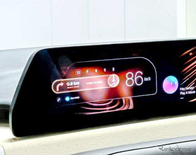 LGディスプレイの車載用としては世界最大の57インチディスプレイ「57インチP2P LCD」(CES 2024)