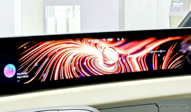 LGディスプレイの車載用としては世界最大の57インチディスプレイ「57インチP2P LCD」(CES 2024)