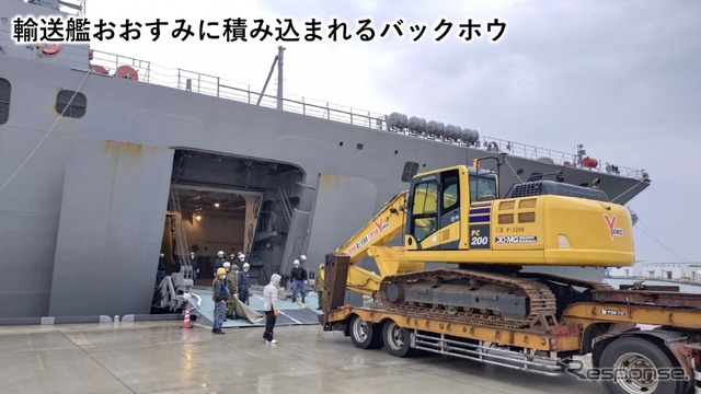 輸送艦おおすみへの積み込み(1月12日15時頃~)