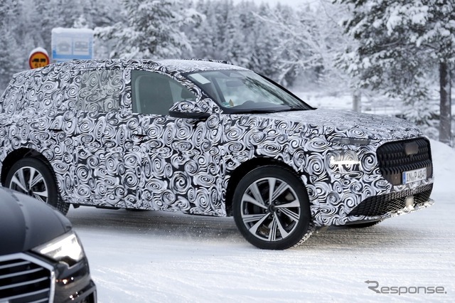 アウディ Q7 次期型と見られるプロトタイプ車両(スクープ写真)