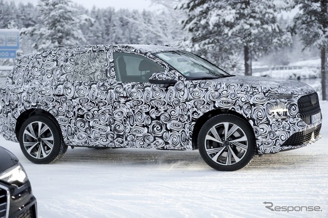 アウディ Q7 次期型と見られるプロトタイプ車両(スクープ写真)