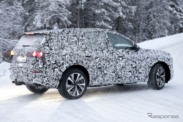 アウディ Q7 次期型と見られるプロトタイプ車両(スクープ写真)