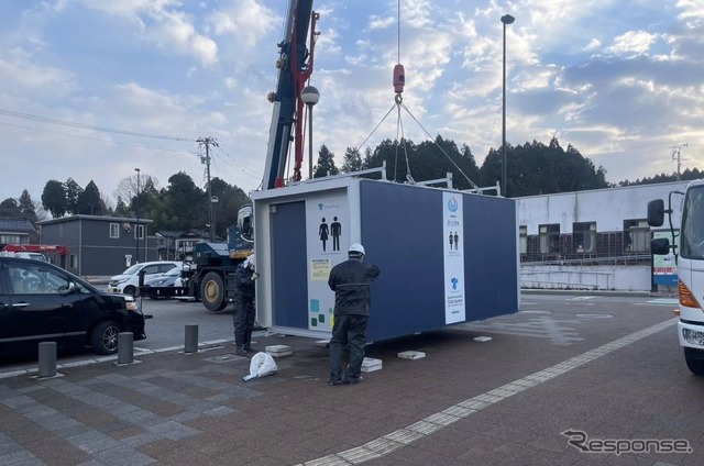 防災用コンテナ型トイレ:設置作業