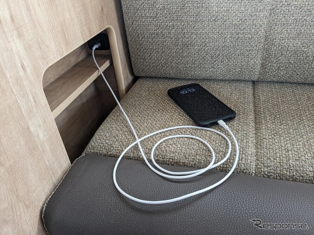 レクビィ・イゾラ改良新型:ベッド付近の充電ポート